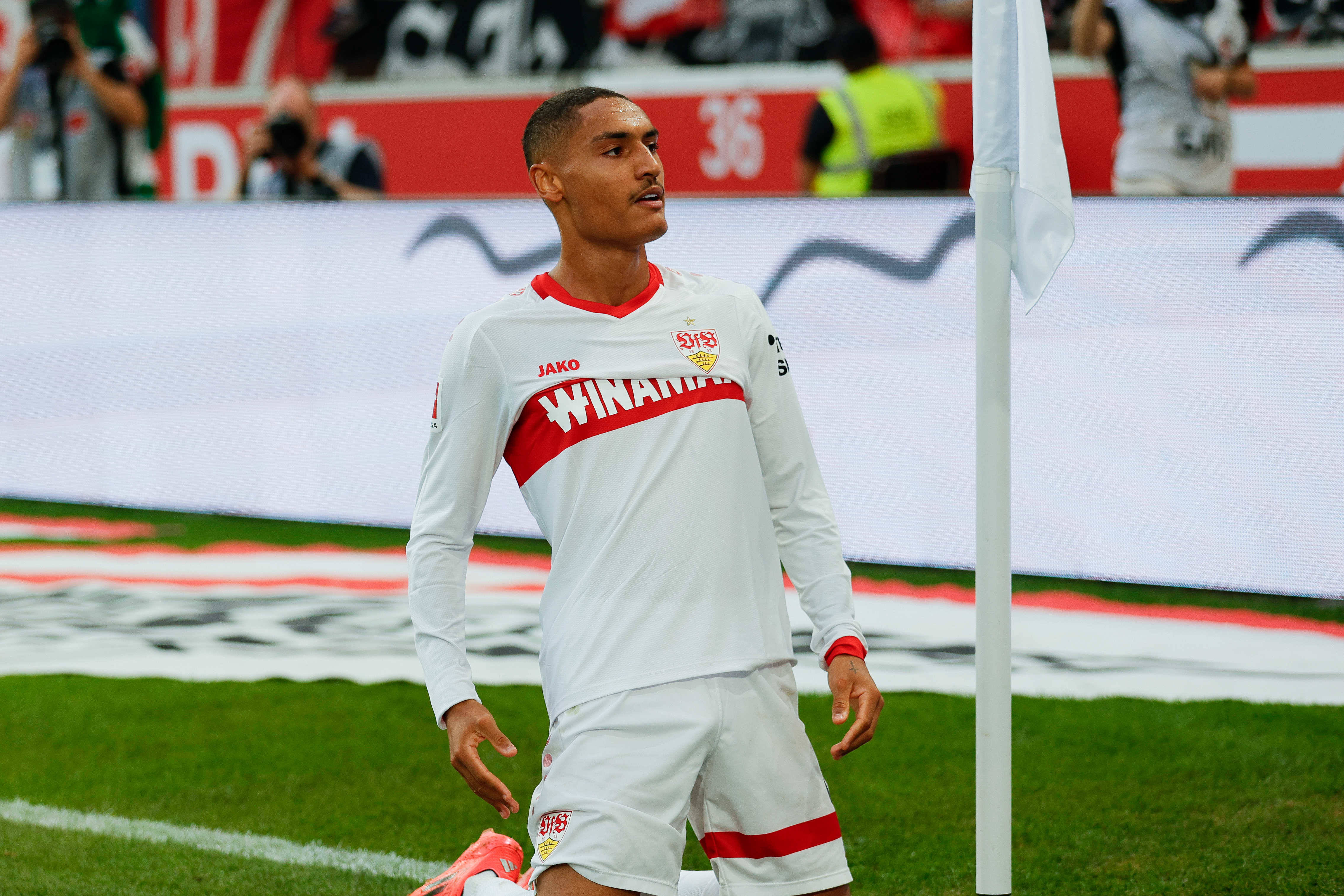 九游登录入口-德甲倒计时，斯图加特加时末段单刀错失，细节引发关注，态度坚定，更衣室氛围转暖的简单介绍