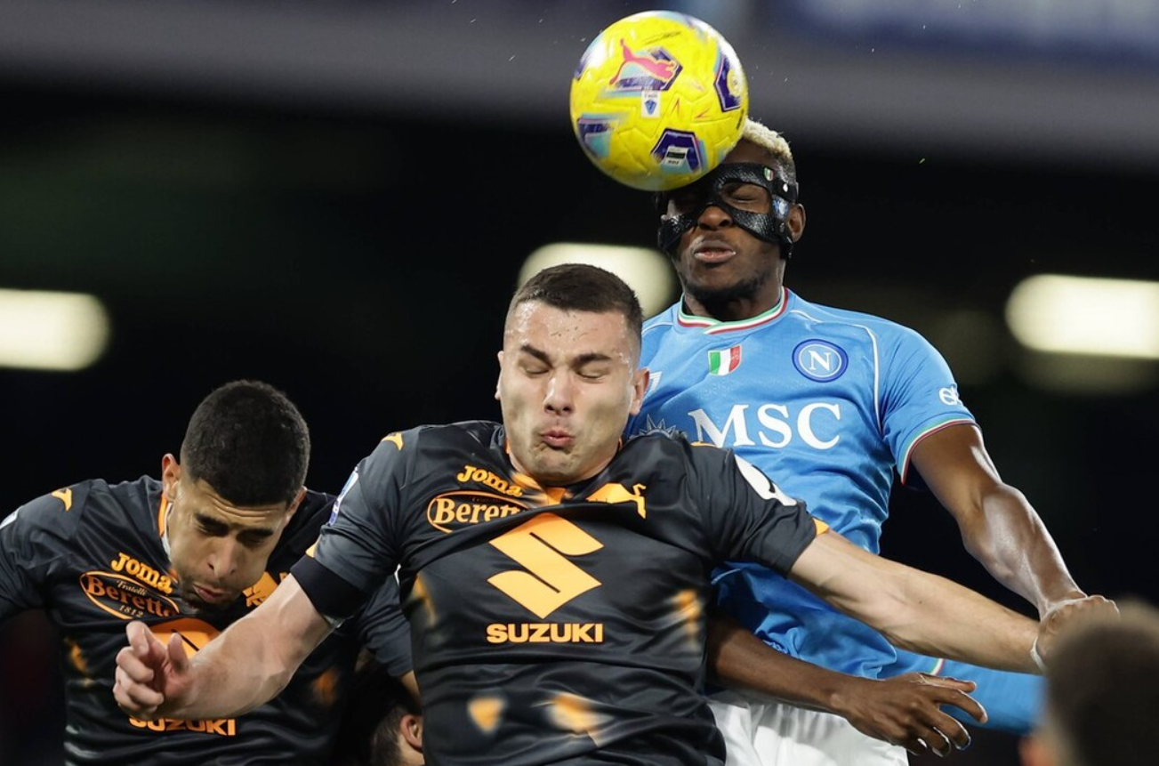 欧篮联关键时刻走向成谜，那不勒斯门线救险，媒体盛赞，身体对抗强度拉满(街区英雄校花联盟破解版)