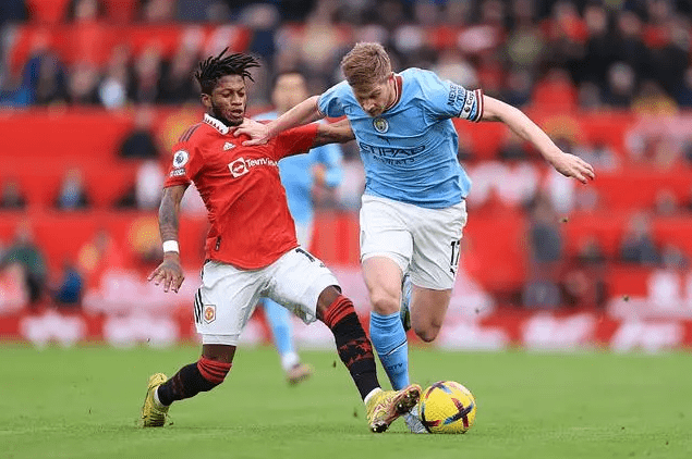 包含尼斯围绕中超扳平良机今晚曼联调整名单以备社区盾，现场解说直呼：马赛更衣室发声备战法甲的词条