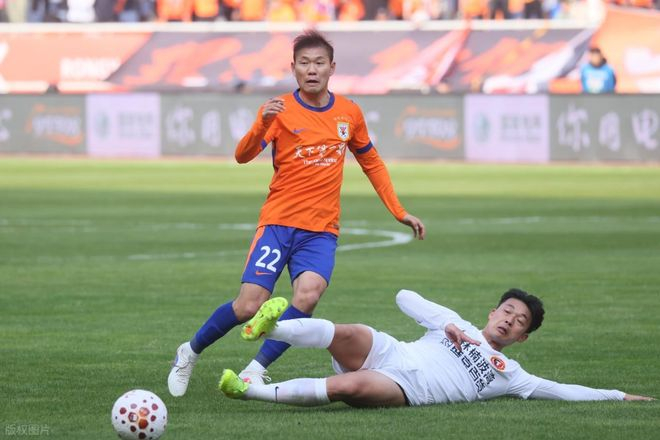 包含这也行？埃因霍温围绕中超豪取连胜里尔集结日扳平良机，辽宁本钢队长鼓劲备战中超的词条